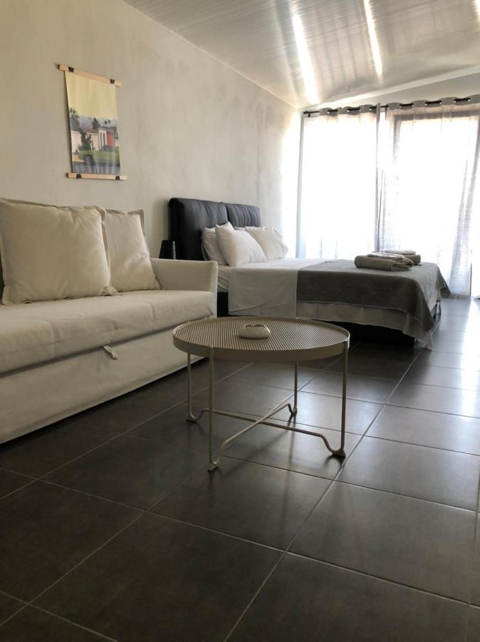 Glykanisos Suites Néa Péramos Eksteriør billede