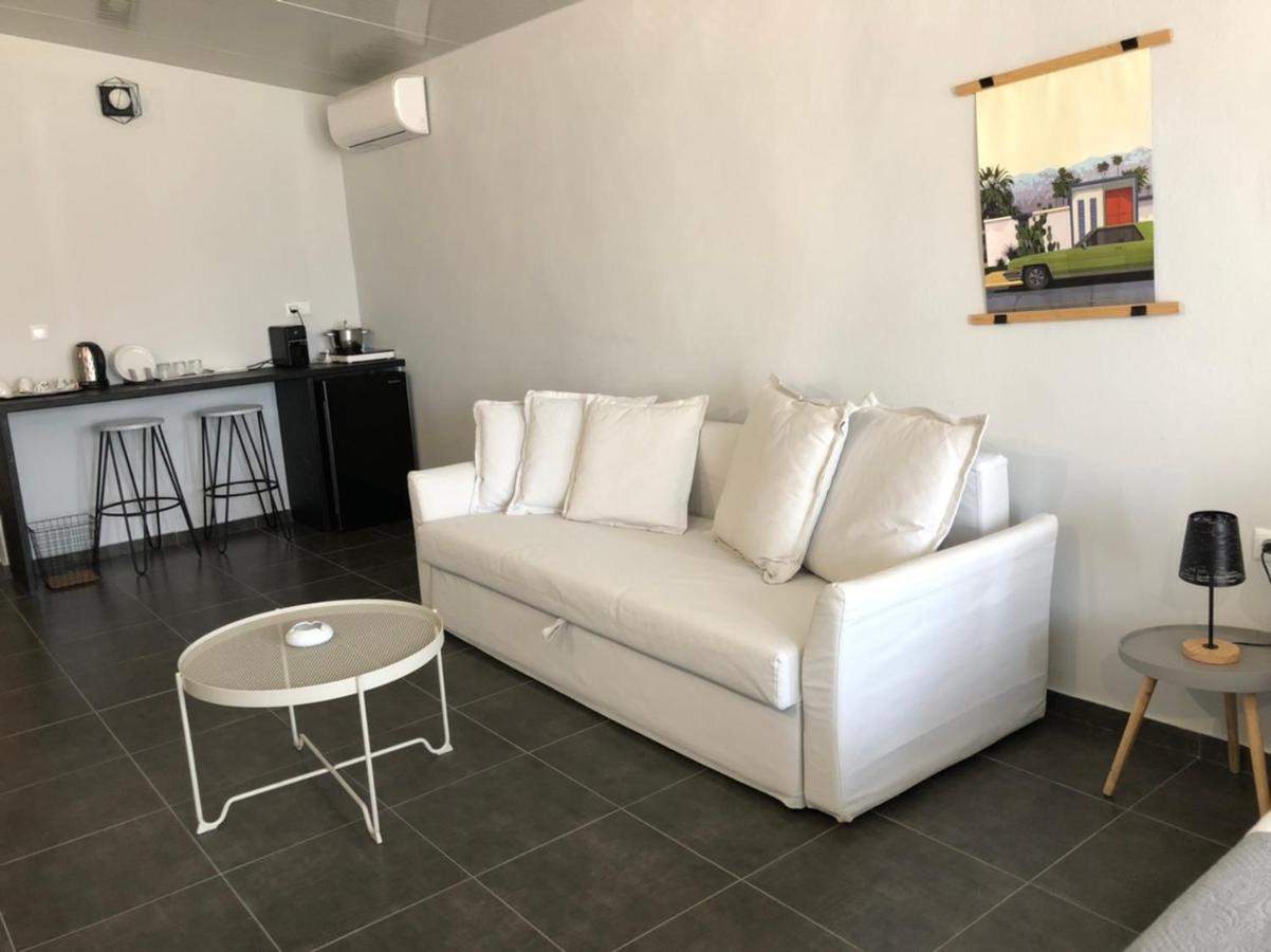 Glykanisos Suites Néa Péramos Eksteriør billede