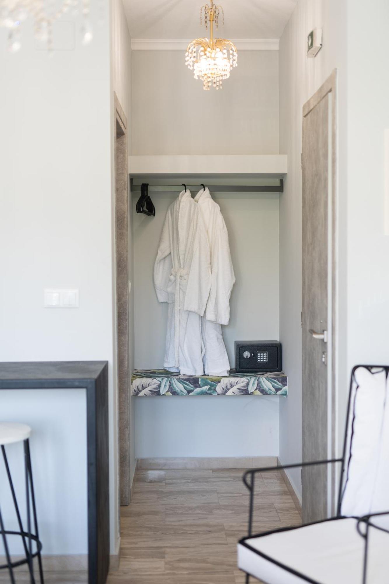 Glykanisos Suites Néa Péramos Eksteriør billede