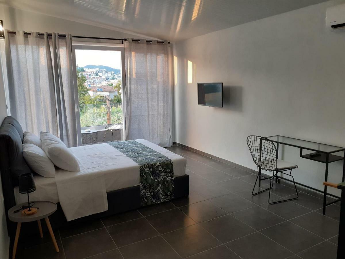 Glykanisos Suites Néa Péramos Eksteriør billede